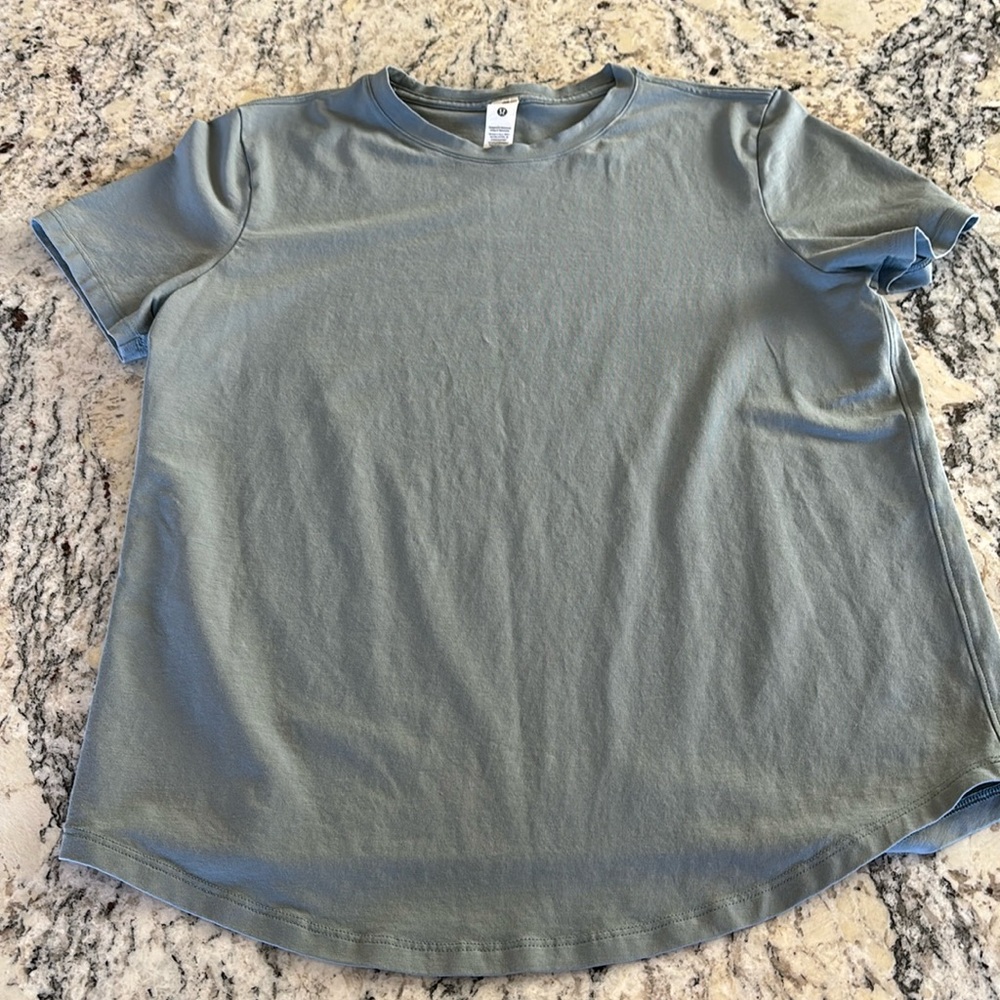 Lululemon Women’s  Love Curved-Hem crewneck shirt  size 8 oasis blue